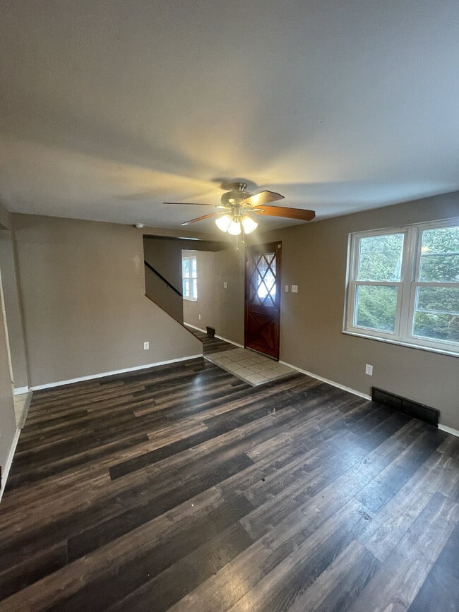 Building Photo - 149 Parkwood Rd