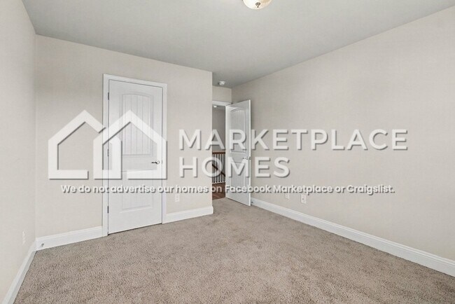 Building Photo - 6121 Hickory Ln Dr