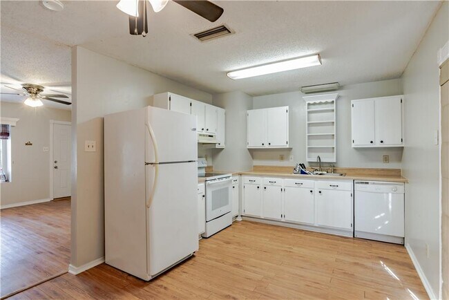 Building Photo - 6075 Quail Run S