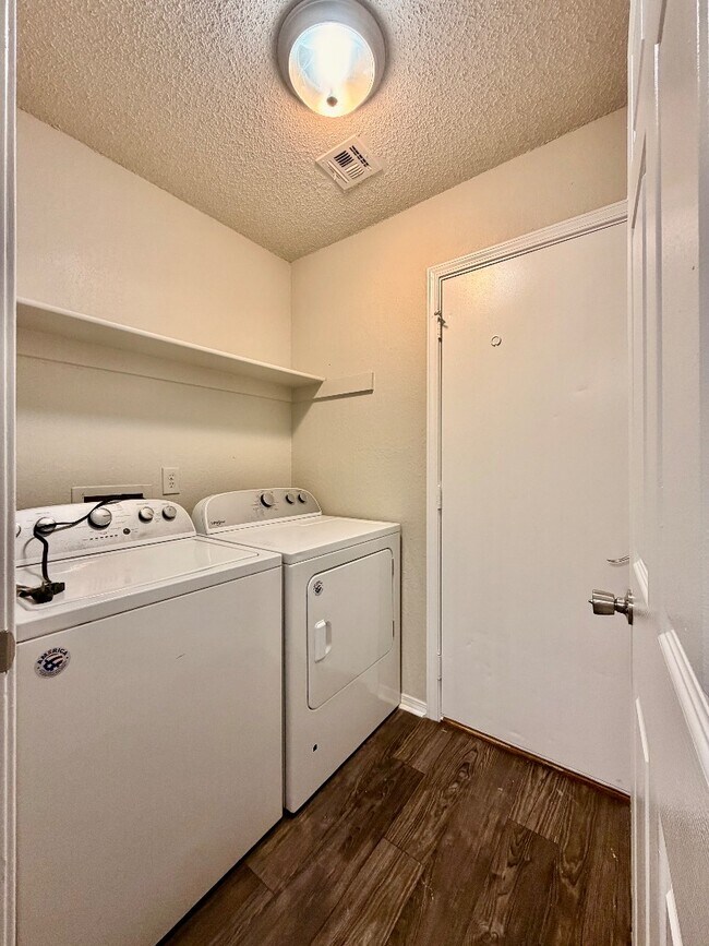 Building Photo - 10802 E 101st St N