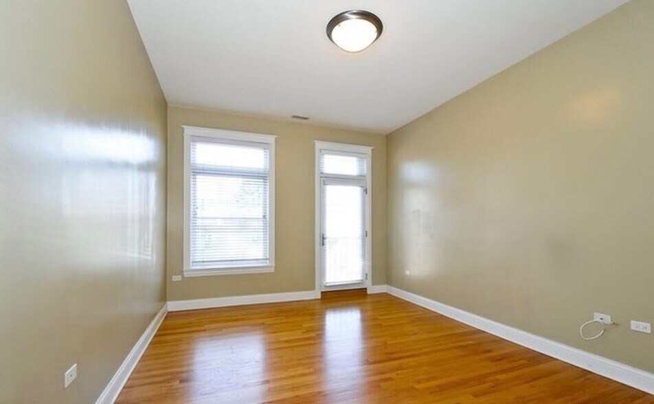 Building Photo - 3755 N Racine Ave