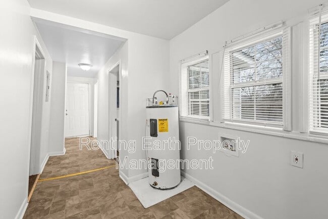 Building Photo - 5722 Terrace Ave