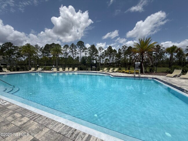 Building Photo - 141 Ren Wy