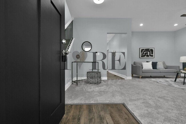 Building Photo - 429 E Mithoff St