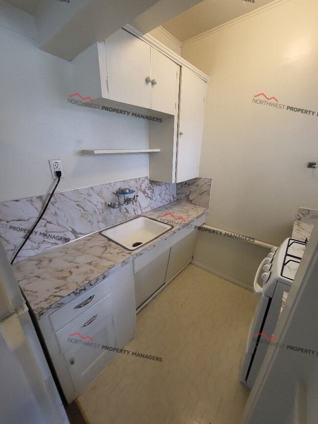 Building Photo - r139d