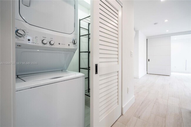 Building Photo - 960 Jefferson Ave