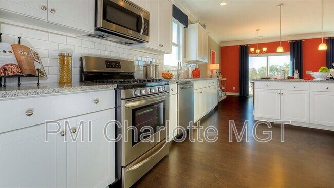 Building Photo - 1120 Walbury Hl