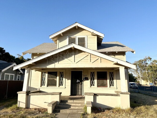 Building Photo - 107 W 19th St