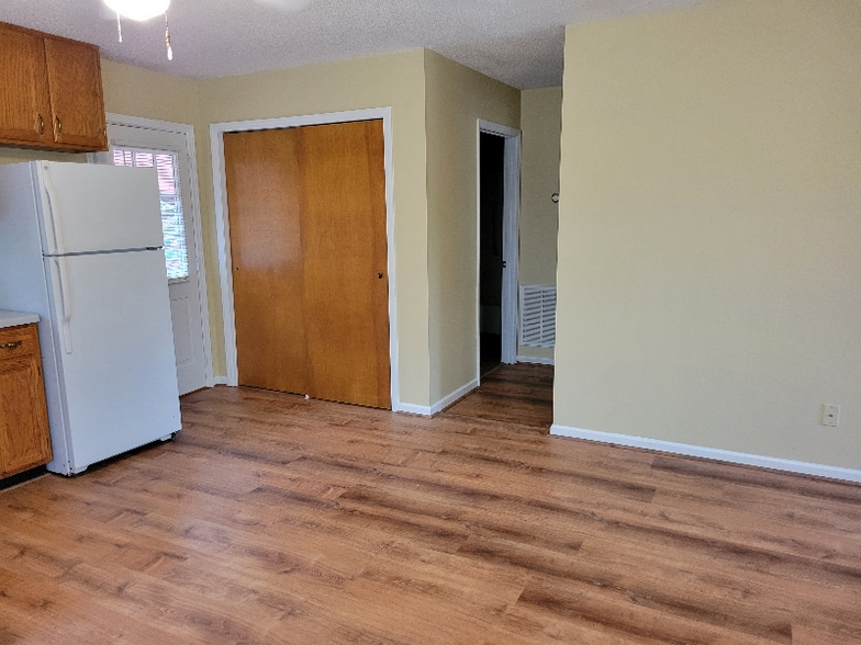 Building Photo - 2726 Riverside Rd