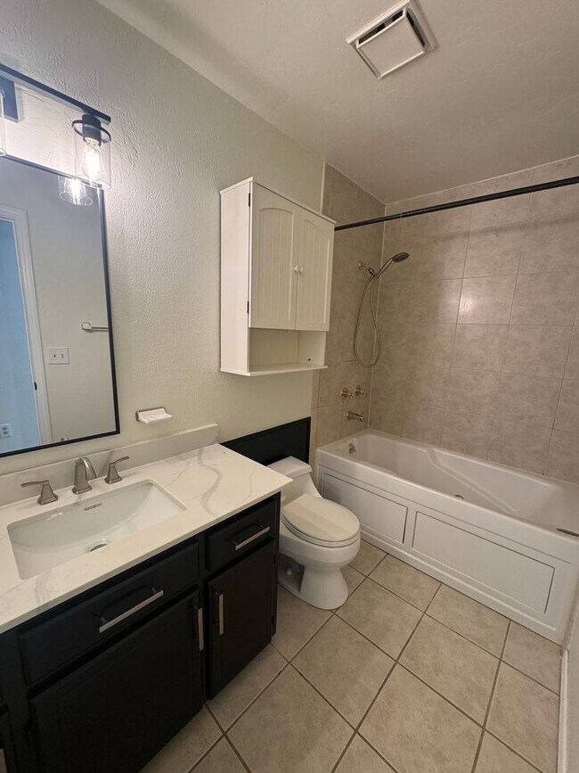 Building Photo - 200 off your move in before 10/15 ! Be Wow...
