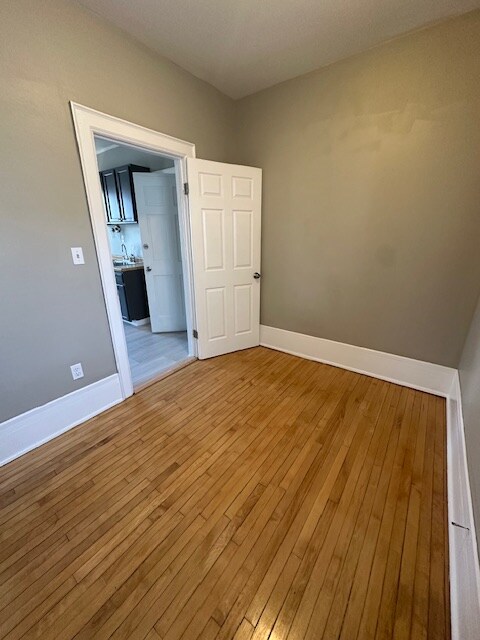 Building Photo - 919 E Clarke St