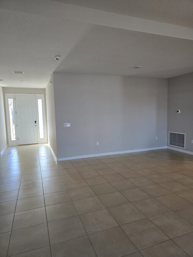 Building Photo - 5833 SW 85th Pl