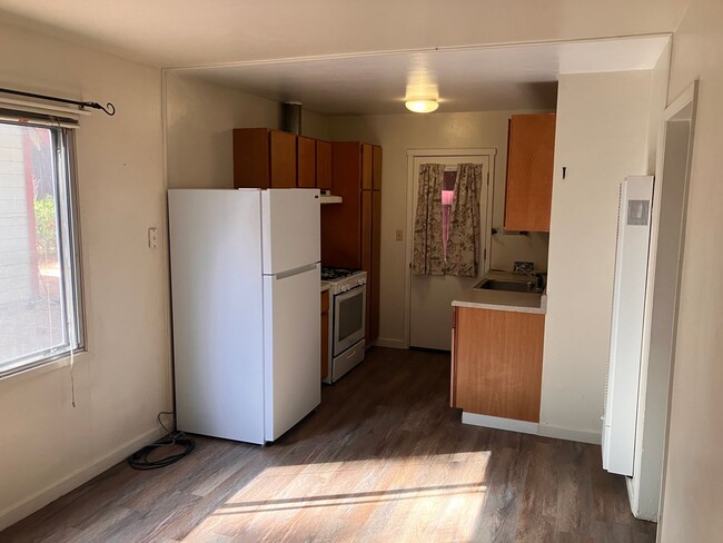 Building Photo - Quiet private one level cabin