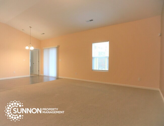 Building Photo - Beautiful 3BR 2BA Ranch with Backyard Oasis