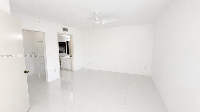 Building Photo - 9560 Weldon Cir