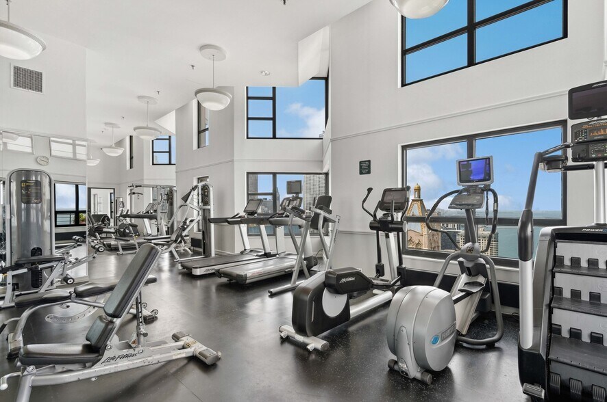 Building Photo - 401 E Ontario St