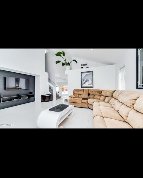 Building Photo - 11056 W Lane Ave