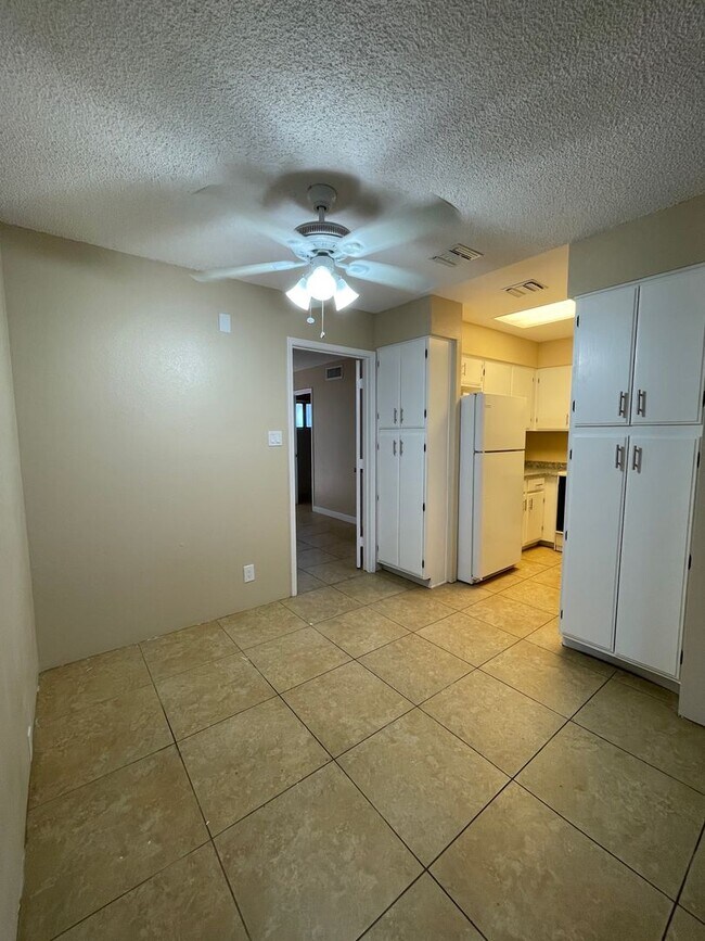 Building Photo - Small Apartment Community, Remodeled One b...
