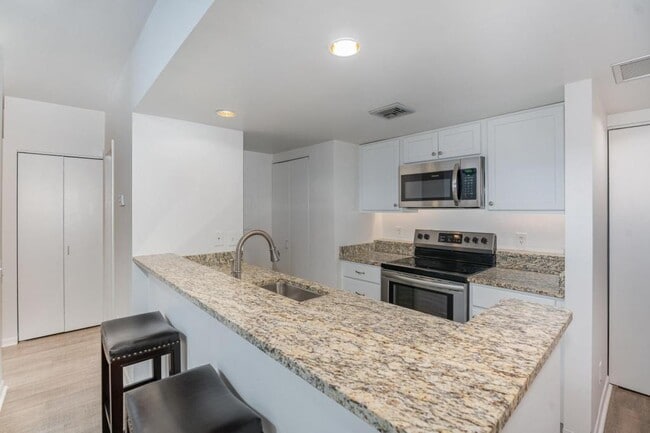 Building Photo - 133 W Locust St