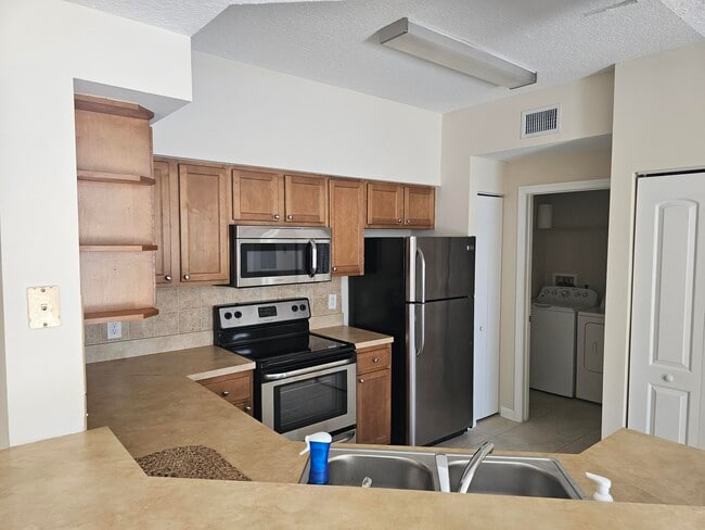 Building Photo - 8308 Myrtlewood Cir W