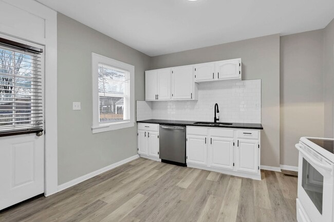 Building Photo - 293-295 Woodrow Ave