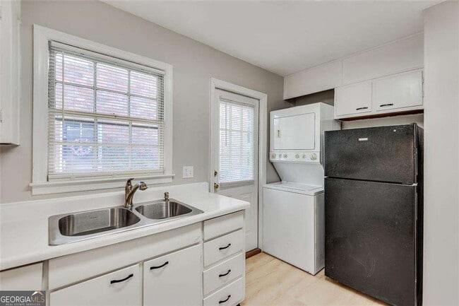 Building Photo - 799 Marstevan Dr NE