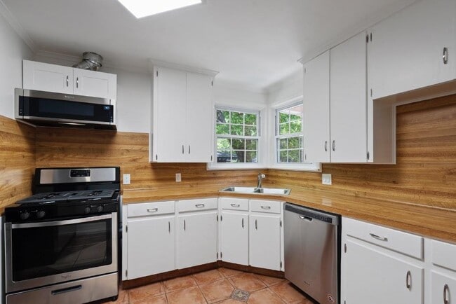Building Photo - 1212 Bentwood Rd