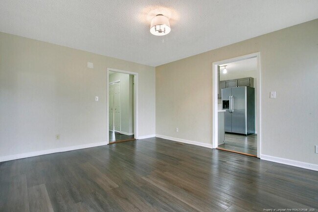 Building Photo - 5319 Thackeray Dr