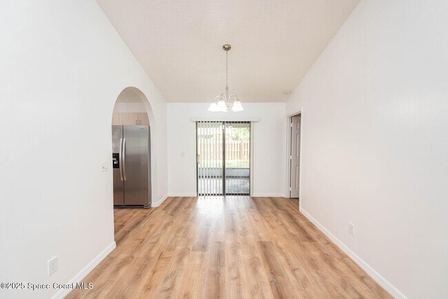 Building Photo - 2202 Appalachian Dr