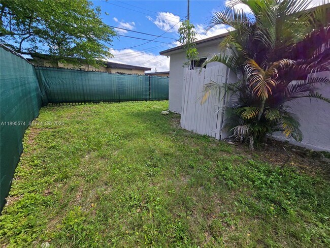 Building Photo - 716 NW 14th Way