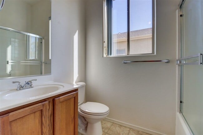 Building Photo - 3 bed, 2 bath Granville Home for Rent!