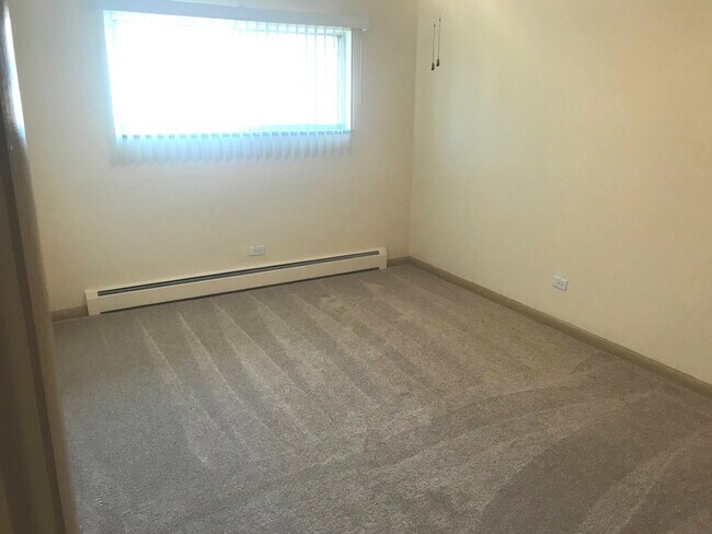 Building Photo - 725 Busse Hwy