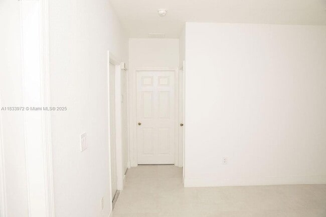 Building Photo - 273 SE 32nd Ave