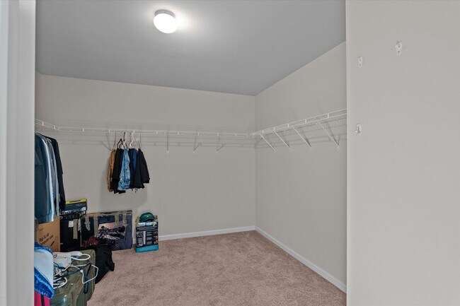 Building Photo - Great 5 Bedroom Home in Evans