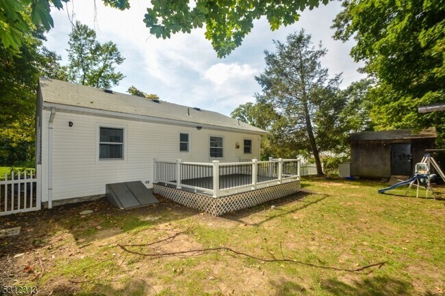 Building Photo - 62 Oakwood Ave