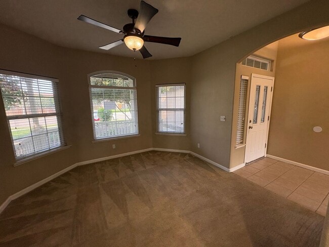Building Photo - Spacious Tulare Home Available Now!