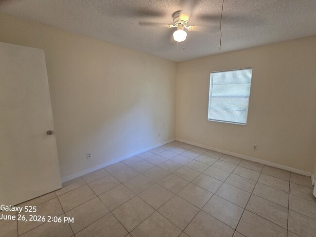 Building Photo - Cute Rental Home on Dead End Street w/large yard