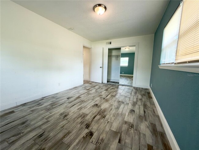 Building Photo - 1227 Bloxam Ave