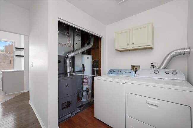 Building Photo - 1156 W 19th Pl