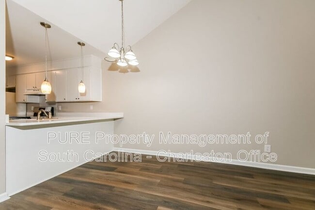 Building Photo - 9604 Blue Jay Ct