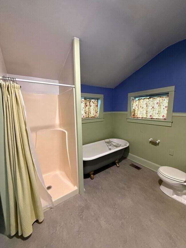 Building Photo - Charming Sellwood Gem in the Heart of SE P...