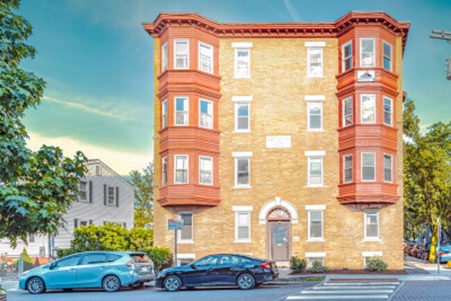 Building Photo - Incredible 4 bed 2 bath - East Cambridge/K...