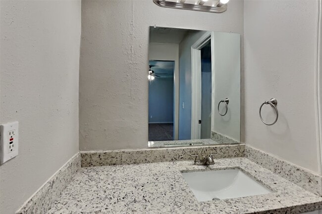 Building Photo - 2315 Shadbury Ct