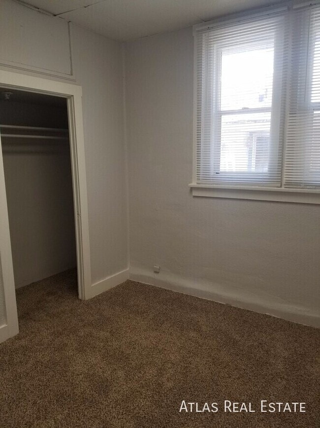 Building Photo - 861 Egbert St
