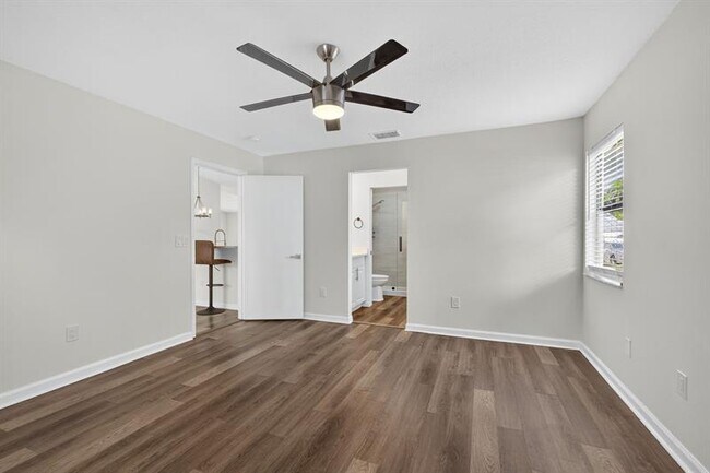 Building Photo - 5058 Canal Cir E
