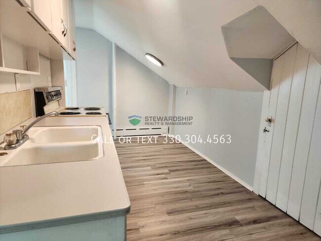 Primary Photo - 12990 Lincoln Way W