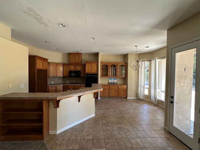 Building Photo - Spacious 4-Bed, 2-Bath Home in Gated Baker...