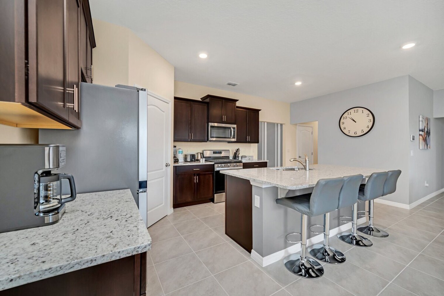 Building Photo - 7551 Oakmoss Loop