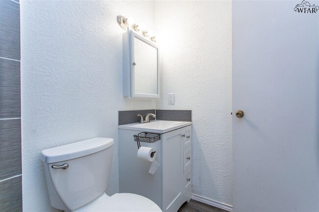 Building Photo - 5238 Kingston Dr