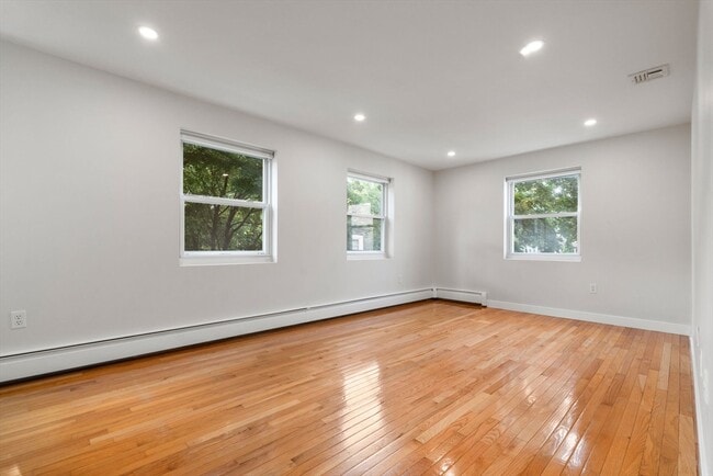 Building Photo - 33 Saco St